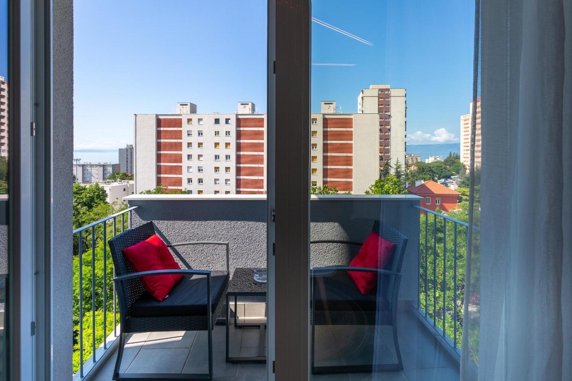 Brand New Apartment Close To The Beach, City Center And University Of Rijeka - Apartment Karlo Bagian luar foto