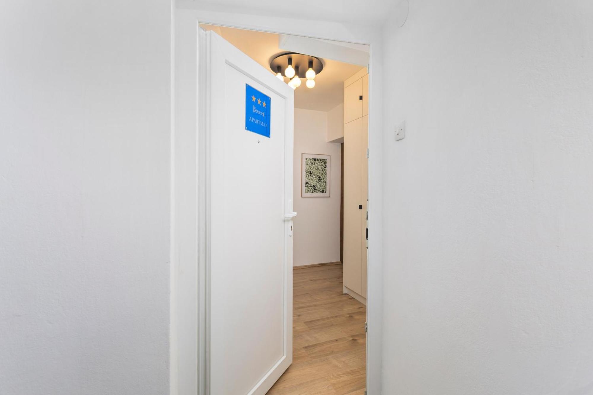 Brand New Apartment Close To The Beach, City Center And University Of Rijeka - Apartment Karlo Bagian luar foto